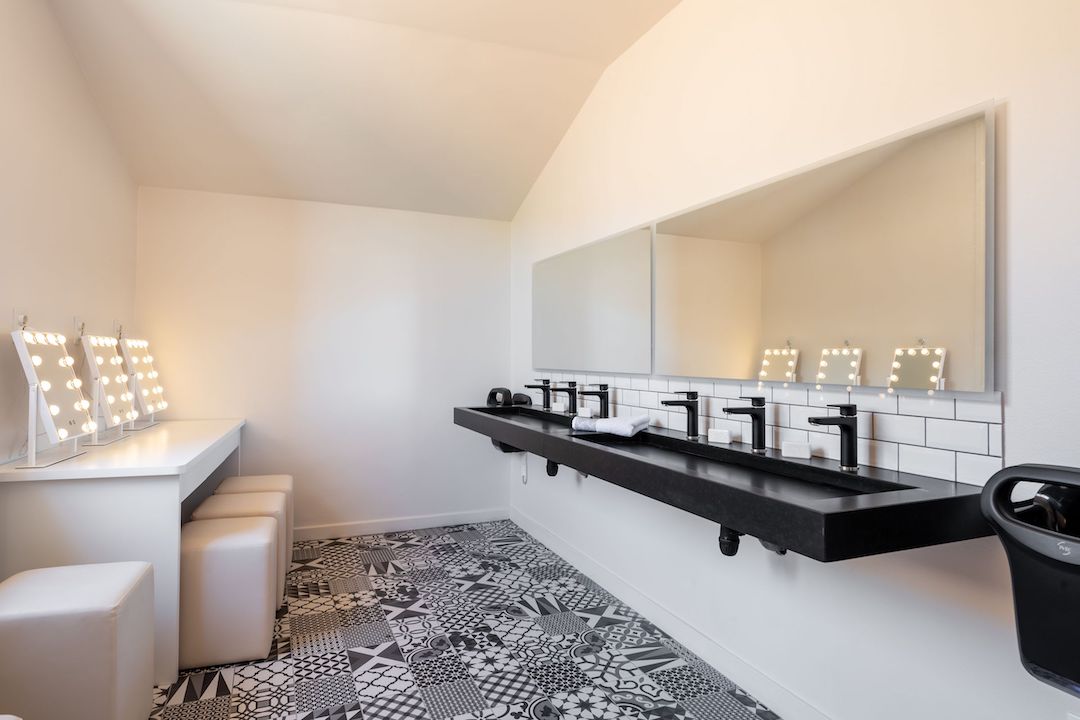 bespoke interior design contiki castle bathroom for living